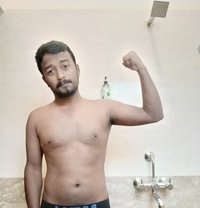 Im Santhu - Acompañantes masculino in Bangalore