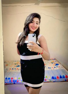 I M Shivani Independent Girl - puta in Mumbai Photo 1 of 4