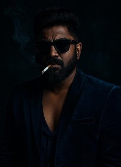VIP service - Acompañante masculino in Bangalore Photo 2 of 3