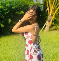 Im Vrushali Independent Clg Girl - puta in Ahmedabad