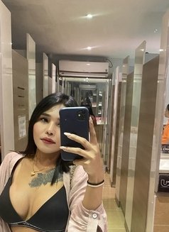 I’m your Asian Latina goddess - Acompañantes transexual in Makati City Photo 27 of 29