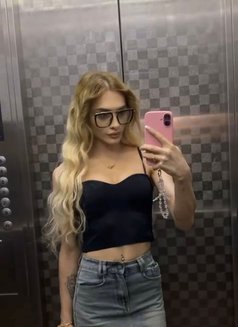 Mila - Transsexual escort in Dubai Photo 3 of 8