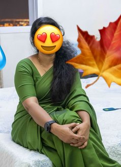 I am pooja from Kerala Full service - escort in Dubai Photo 1 of 4
