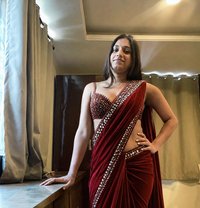 𝚞𝚛𝚟𝚊𝚜𝚑i silk - Transsexual escort in Lucknow