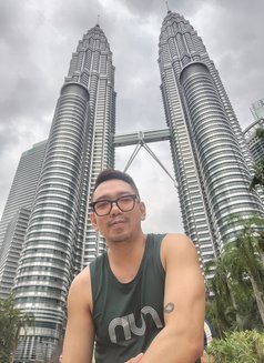 Iam Raw Bert - Acompañantes masculino in Singapore Photo 3 of 5