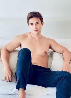 Jandrick - Male escort in Manila Photo 9 of 11