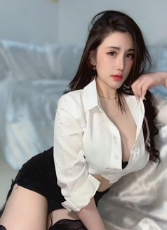 Busty Bangkok Escort Ice - puta in Bangkok Photo 12 of 15