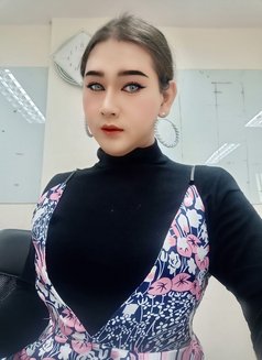 "If you want warmth and relaxation, thin - Transsexual escort in Muscat Photo 3 of 7