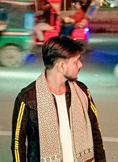 Ikh Tiyar - Acompañantes masculino in Dhaka Photo 1 of 2