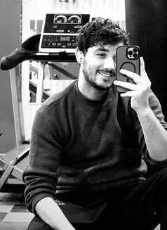 Ikram Khan - Acompañantes masculino in Lahore Photo 3 of 6