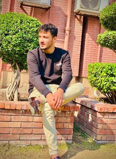 Ikram Khan - Acompañantes masculino in Lahore Photo 5 of 6