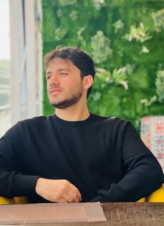 Ikram Khan - Acompañantes masculino in Lahore Photo 1 of 5