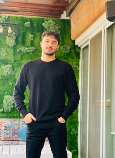 Ikram Khan - Acompañantes masculino in Lahore Photo 3 of 5