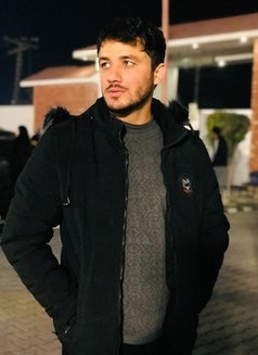 Ikram Khan - Acompañantes masculino in Lahore Photo 4 of 5