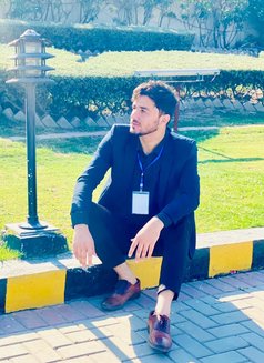 Ikram Khan - Acompañantes masculino in Lahore Photo 5 of 5