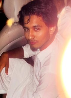 Ilman - Acompañantes masculino in Kolkata Photo 7 of 9