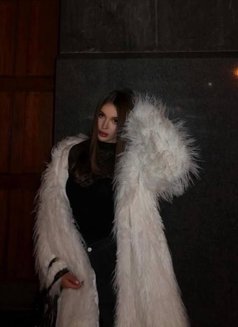 Ilona - escort in Hong Kong Photo 2 of 4