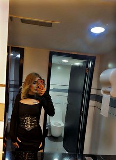 Ilosh - escort in Abu Dhabi Photo 2 of 6