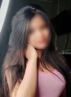 Aarohi here cam & meet session available - puta in Pune Photo 1 of 3