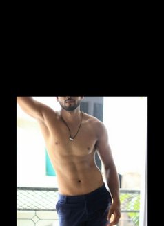 Im Indipendent Male Available for Female - Acompañantes masculino in Bangalore Photo 2 of 2