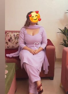 Im Malayali Independent Girl for Meet - escort in Khobar Photo 2 of 3