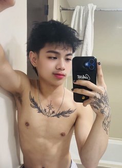 Imbunsoo - Male escort in Manila Photo 9 of 15