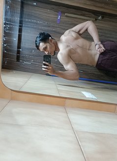 Imran - Agencia de acompañantes masculinas in Mumbai Photo 9 of 9