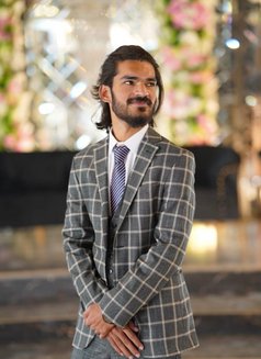 Unique - Male escort in Shanghai Photo 3 of 6