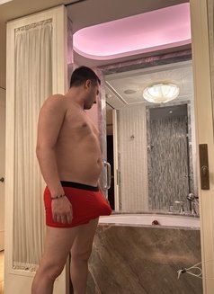 Orgasmer & pleaser - Male escort in Dubai Photo 7 of 7