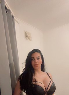 Incall Massage with Beautiful Zeyna - masseuse in London Photo 4 of 4