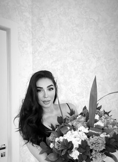 İnci - escort in İstanbul Photo 5 of 8