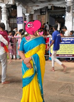 Independent Aunty Housewife Available - escort in Bangalore Photo 3 of 4