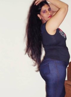 Independent Aunty - escort in New Delhi Photo 1 of 1
