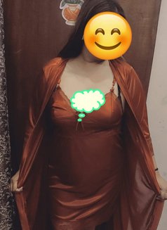 Independent bhabhi crazy for sex - Intérprete de adultos in New Delhi Photo 13 of 15