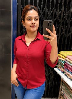 Independent Decent and Cute Girl Availab - puta in Bangalore Photo 2 of 5