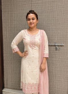 Independent Decent and Cute Girl Availab - puta in Bangalore Photo 4 of 5