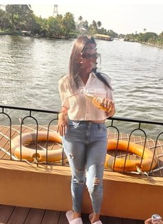 Independent Girl for Webcam & R meet - puta in Kochi Photo 3 of 4