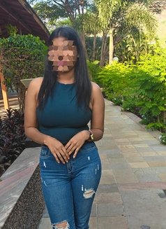 Independent Girl for Webcam & R meet - puta in Kochi Photo 4 of 4