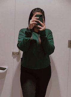 Independent Girl,Real meet & webcam - puta in Hyderabad Photo 2 of 2