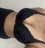 Independent Girl Rishika - puta in New Delhi Photo 2 of 6