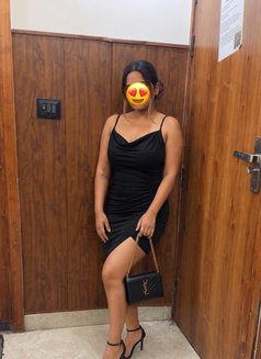 Independent girl Rishika - puta in New Delhi Photo 2 of 4