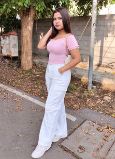 Independent Girls and House Wife Availab - puta in Hyderabad Photo 3 of 6