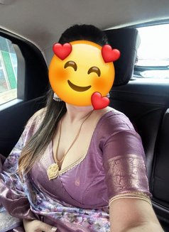 Independent House Wife - puta in New Delhi Photo 2 of 23