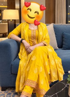 Independent House Wife - puta in New Delhi Photo 2 of 22