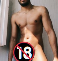 Independent John for Girls - Male escort in Dubai