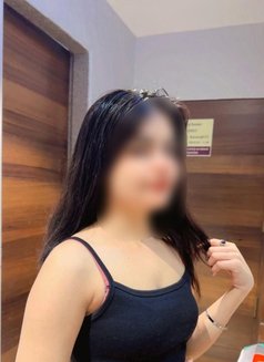 Independent Malayali Cute Girl Anu - puta in Abu Dhabi Photo 1 of 2
