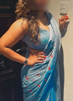 Sexy Independent Mature Corporate Girl - puta in Pune Photo 1 of 3
