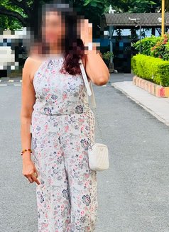 Independent Mature Corporate Girl - puta in Pune Photo 3 of 5