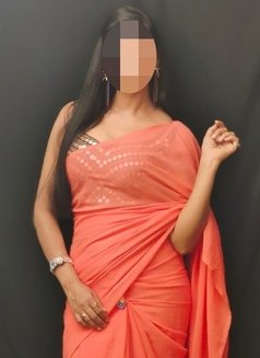 I'm Shruti ready to meet privately - puta in Mumbai Photo 1 of 3