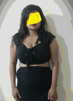Independent Nidhi - escort in New Delhi Photo 1 of 3